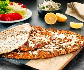 Özel Kaşarlı Lahmacun görseli
