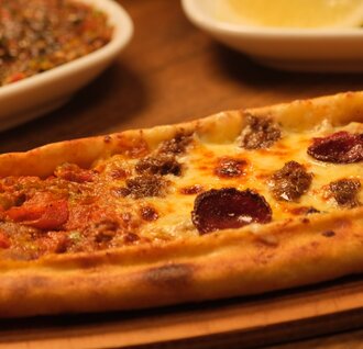 Sucuklu Kaşarlı Pide görseli