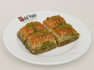 Baklava Fıstıklı (4 Dilim) görseli