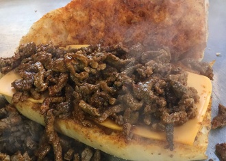 Somun Ekmek Arası Cheddarlı Et Tantuni görseli