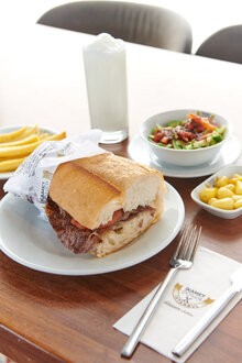 Yarım Ekmek Arası Et Döner (150 Gr.) görseli