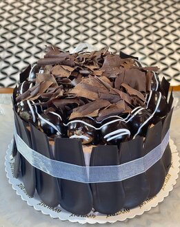 Klasik Profiterollü Pasta (4-6 Kişilik) görseli