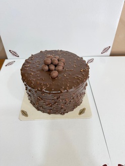 Çikolatalı Fıstıklı Pasta (4-6 Kişilik) görseli