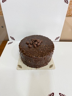 Çikolatalı Fıstıklı Yaş Pasta (8 - 10 Kişilik) görseli