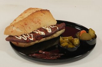 Yarım Ekmek Arası Sucuk görseli