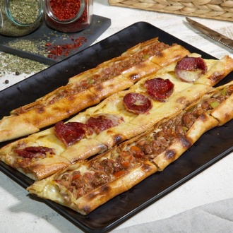 Sucuklu Yumurtalı Pide görseli
