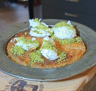 Kaymaklı Fıstıklı Künefe görseli