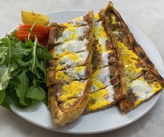 Kıymalı Yumurtalı Pide görseli