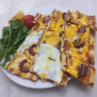 Sucuk Kaşar Yumurtalı Pide görseli