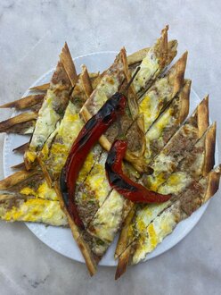 Kıymalı Kaşarlı Yumurtalı Pide görseli