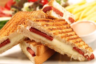 Ayvalık Ekmek Arası Karışık Tost görseli