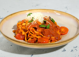 Napoliten Soslu Makarna görseli