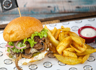 Swiss Mushroom Burger görseli