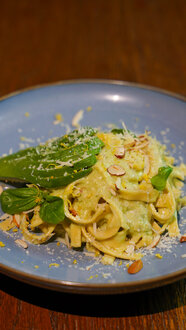 Limon & Avokadolu Makarna görseli