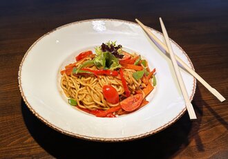 Sebzeli Noodle görseli