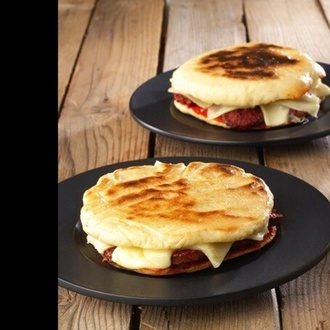 Beyaz Peynir Domatesli Bazlama Tost görseli