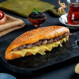 Ekmek Arası Kavurma Kaşarlı Tost görseli