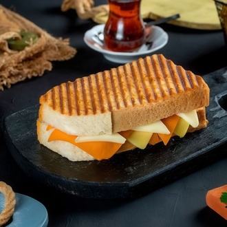 3 Peynirli Tost görseli