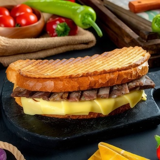 Ayvalık Ekmeğine Kavurmalı Kaşarlı Tost görseli