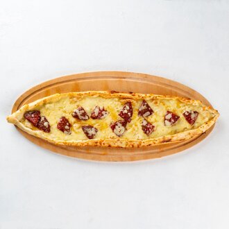 Kaşarlı Sucuklu Pide görseli
