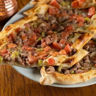 Bıçak Arası Biftek Kuşbaşı Pide görseli