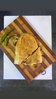 Sucuklu Kaşarlı Yumurtalı Tost görseli