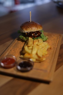 Barbekü Soslu Burger görseli