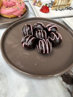 Çilek Kekli Trüf (Atom) (20 Adet) görseli