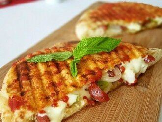 Sucuklu & Kaşarlı Tost görseli