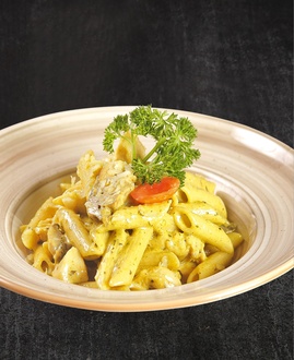 Köri Soslu Tavuklu Penne Makarna görseli