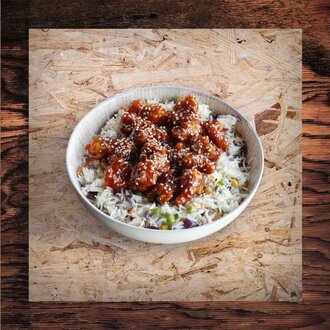 Sebzeli Pilav Üstü General Tso Tavuk görseli