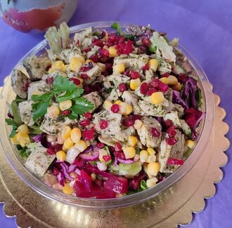 Fesleğen Soslu Tavuk Salatası görseli
