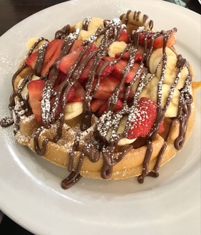 Muzlu Çilekli Waffle görseli