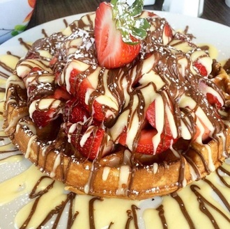 Muzlu Çilekli Waffle görseli