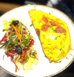 Dana Sucuklu Omlet görseli