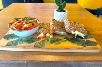 Kavurmalı Kaşarlı Tost görseli