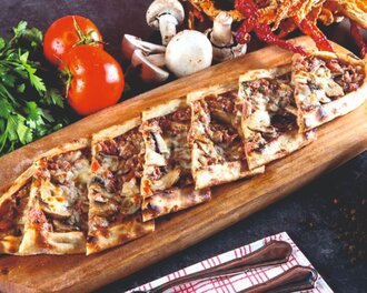 Kuşbaşı Kaşarlı Pide görseli