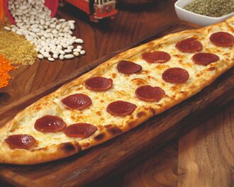 Kaşarlı Sucuklu Pide görseli