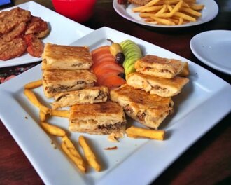 Kıymalı Tepsi Böreği görseli