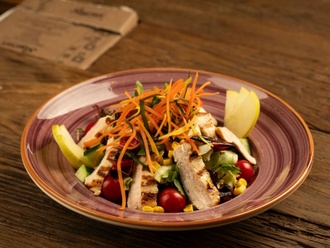 Izgara Tavuklu Salata görseli