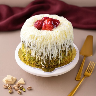 Saçaklı Çilekli Pasta (No.0) görseli