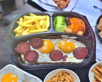 Sahanda Sucuklu Yumurta görseli