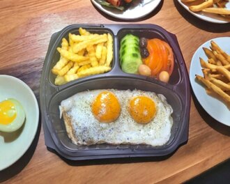 Sahanda Beyaz Peynirli Yumurta görseli