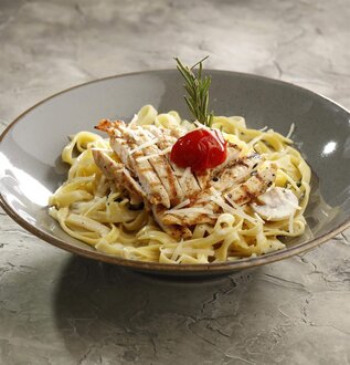 Nan Tavuklu Fettuccine Alfredo görseli