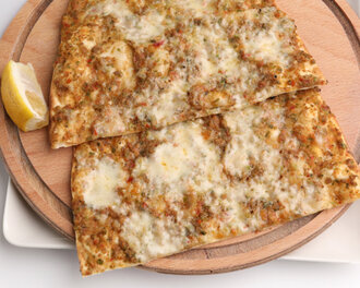 Kaşarlı Lahmacun görseli