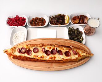 Kaşarlı Sucuklu Pide görseli