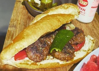 Yarım Ekmek Arası Köfte görseli
