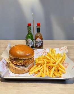 Truffle Chicken Burger görseli