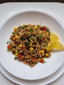 Arpa Şehriye Salatası görseli