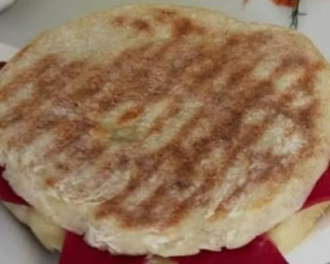 Sucuklu Tost + görseli